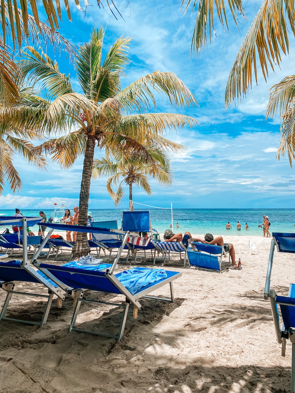  Explore the Caribbean Paradise of Roatan on Your Next Vacation